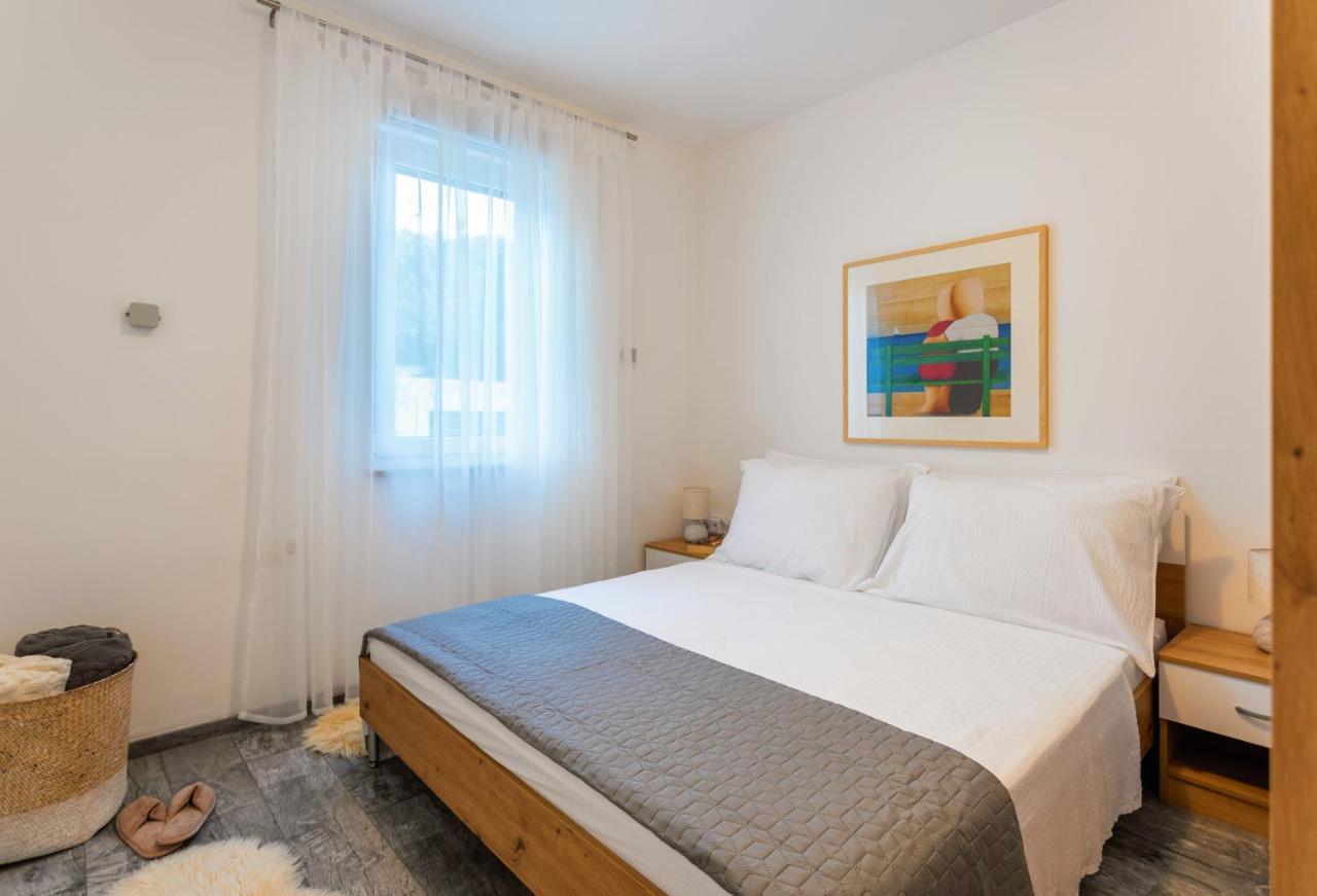 Apartman Olive Supetar Eksteriør billede